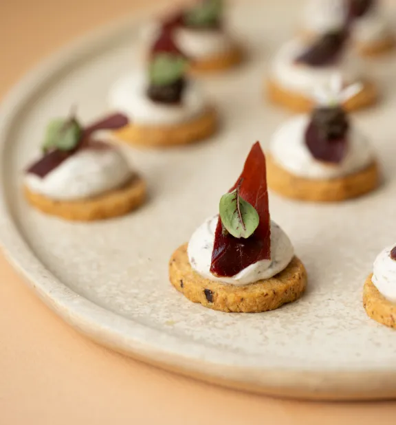 Kaaskoekjes met truffel-geitenkaascrème