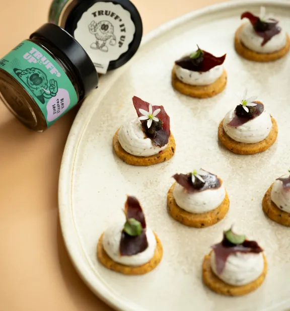 Kaaskoekjes met truffel-geitenkaascrème