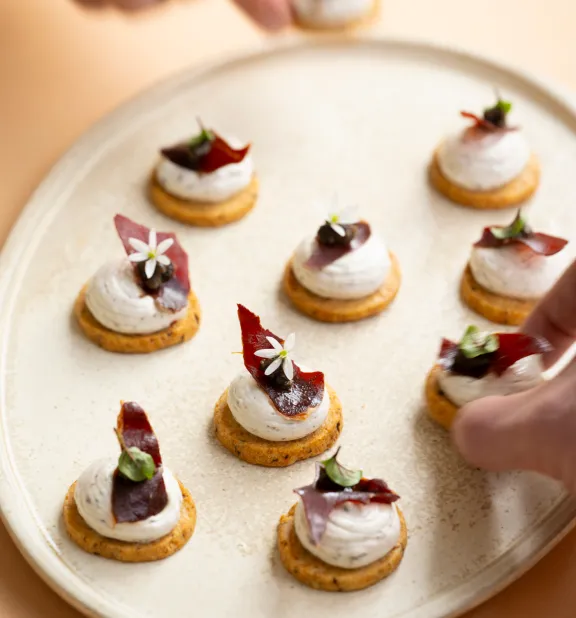 Kaaskoekjes met truffel-geitenkaascrème